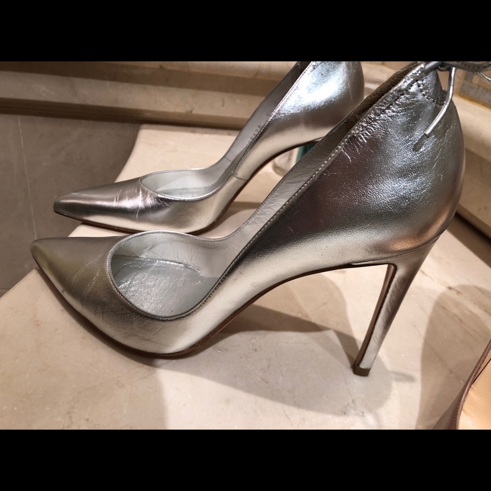 Stuart Weitzman
Pumps